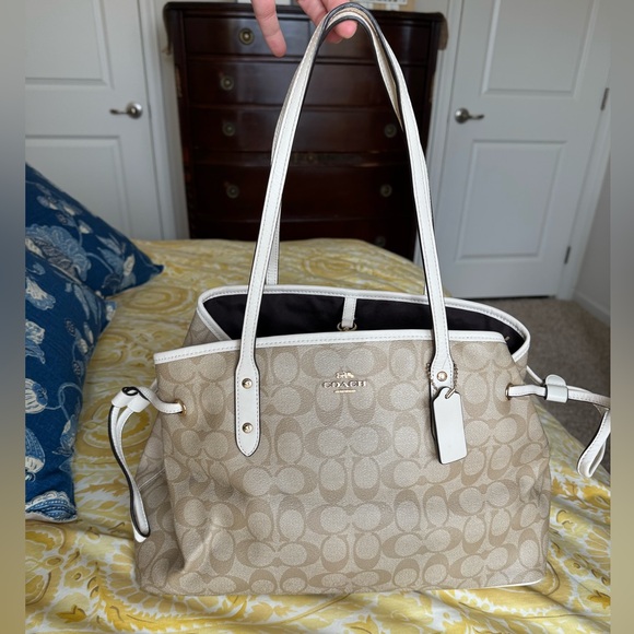 Coach Light Beige Signature Tote - Picture 4 of 16